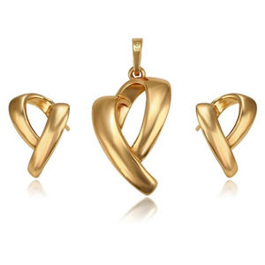Heart Stud Earrings and Necklace Set 18k Gold Plated